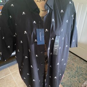 Men’s xxl club room skull shirt, very cool. NWT